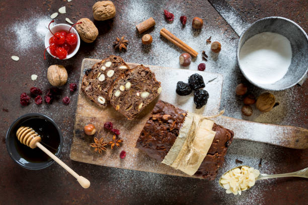 Vegan Christmas Cake/ istock