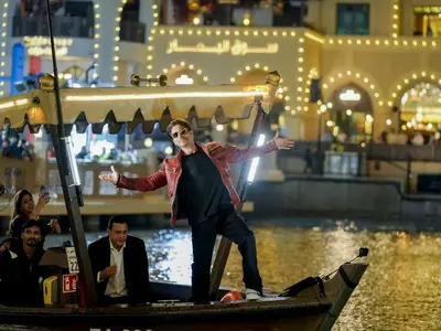 Drones Light Up Dubai's Sky Making Shah Rukh Khan's Signature Pose as he calls Dunki his best film