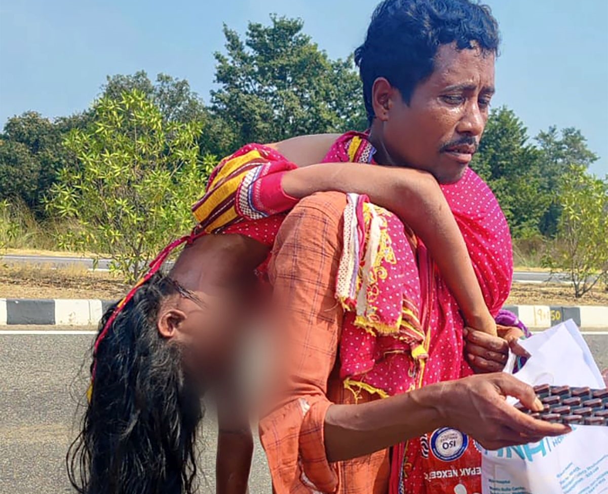 Odisha Man Walks Several Kilometres From Andhra Pradesh With Wifes Body On His Shoulder picture