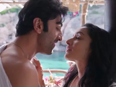 ‘The Hottest Onscreen Pair’, Fans Laud Ranbir & Shraddha’s Steamy Love Track ‘Tere Pyaar Mein’