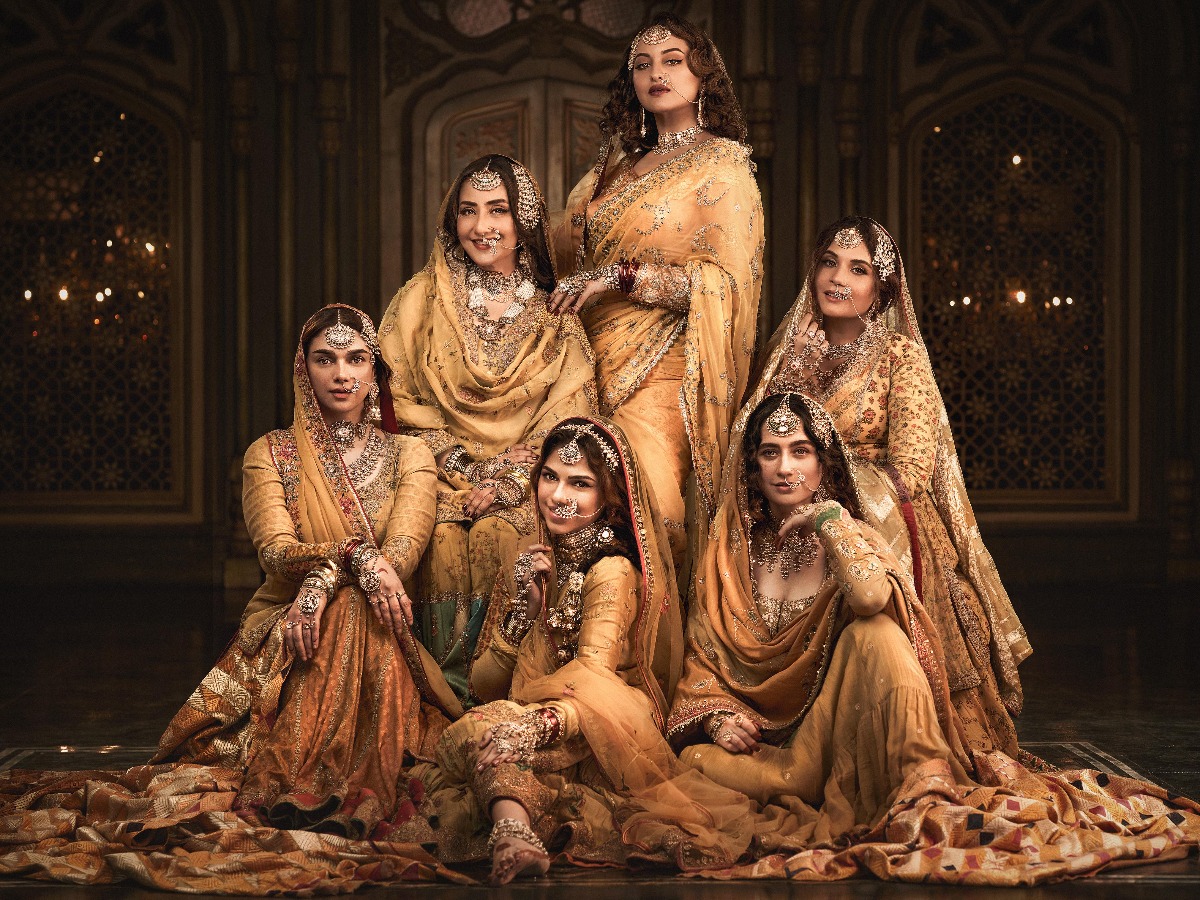 Heeramandi First Look: Sanjay Leela Bhansali Ropes In Regale Divas In ...