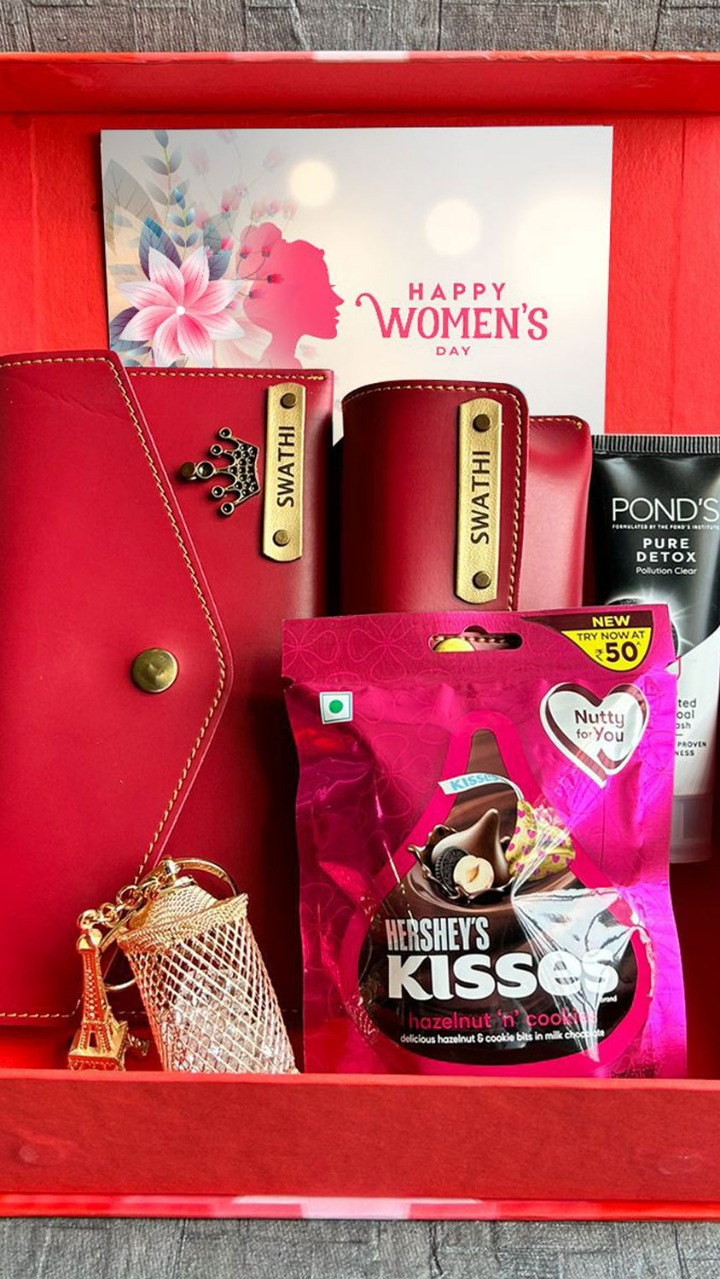Buy Women's Day Chocolate Gift Box for Employees [Kolkata]