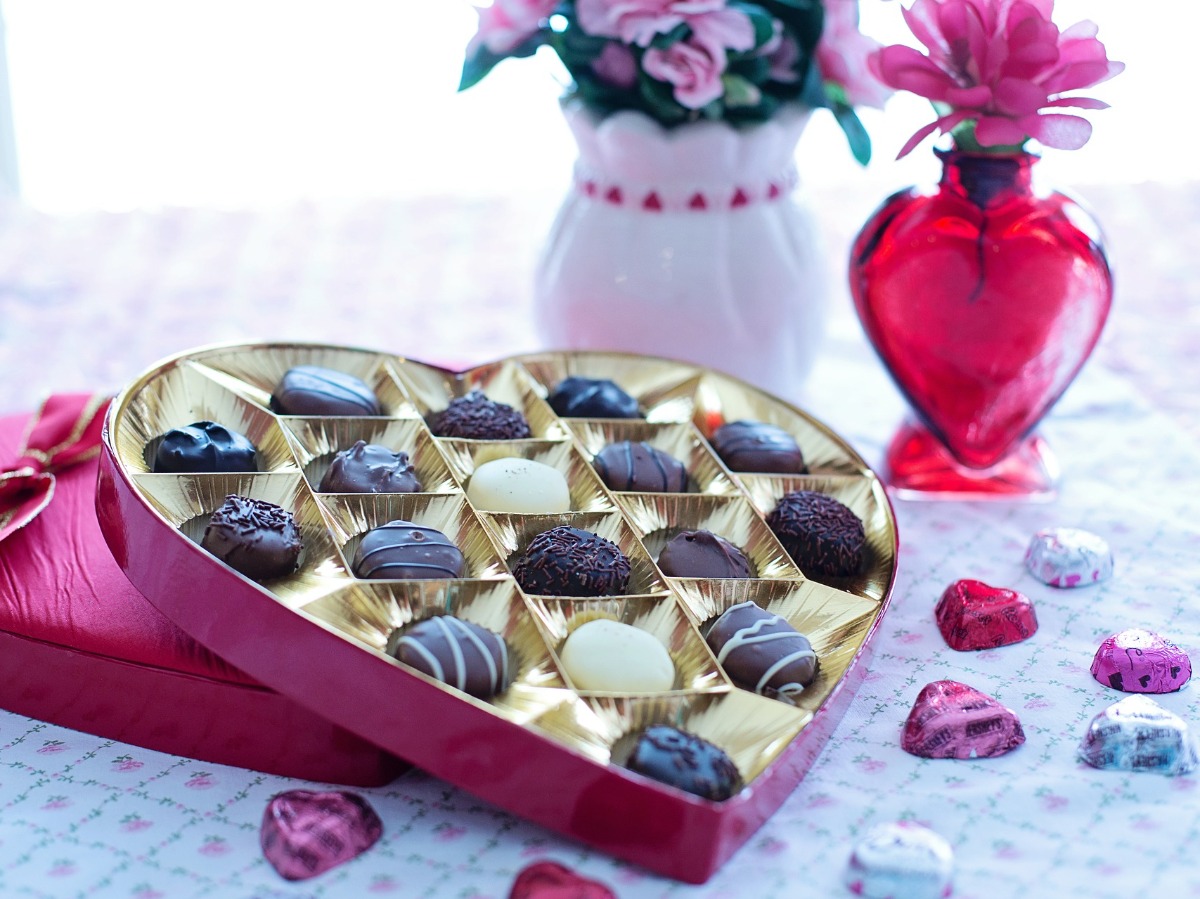 Buy Food Library The Magic of Nature Valentines Chocolate Gift for  Girlfriend/ Boyfriend/ Husband/ Wife (Chocolates with Teddy) Online at Best  Prices in India - JioMart.