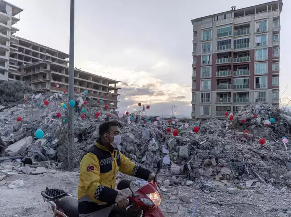 deadly new earthquake hits turkey 