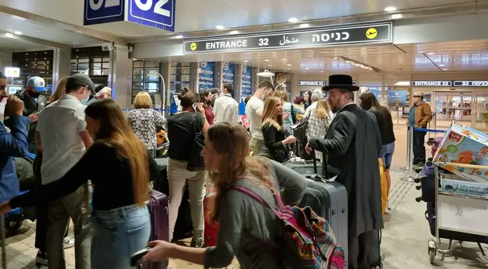 parents leave baby at Israel Airport Check in Counter