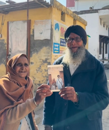 photographer asks sikh couple to pose for photos viral video wins hearts