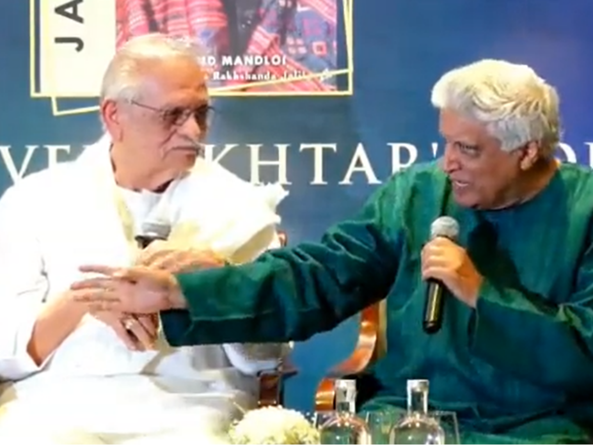 Video Of Gulzar Reciting Poetry For Javed Akhtar Is Winning Hearts On ...