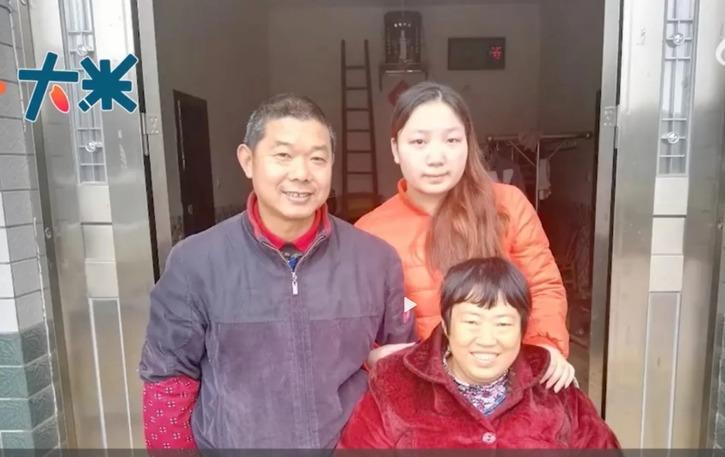 man in China looks after girlfriend for 30 years