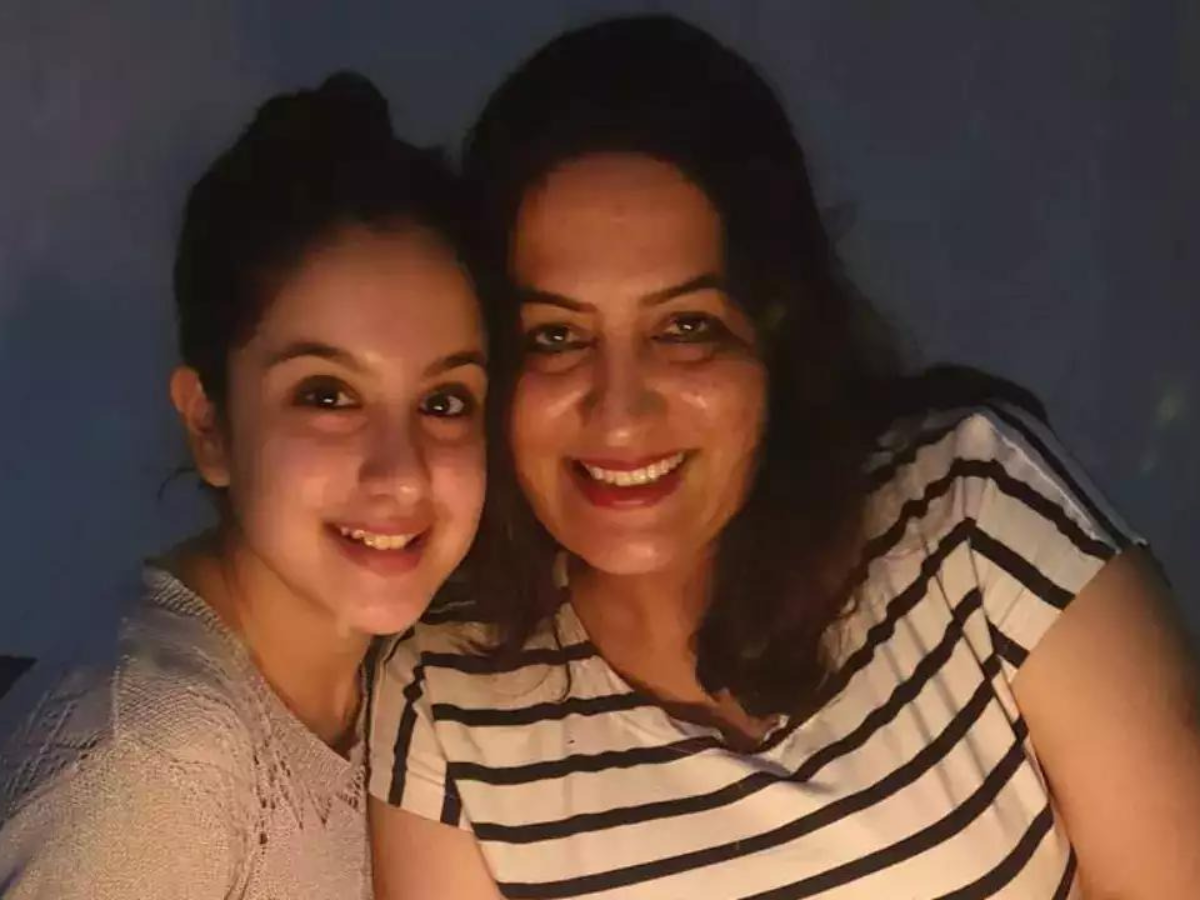 Tunisha Sharma’s Mother Vanita Cuts Cake On Actress’s Birthday In Her ...