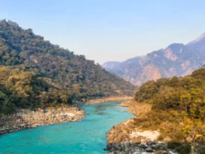 Desis Debate Over Which Vacation Destination Is Better, Rishikesh Or Goa