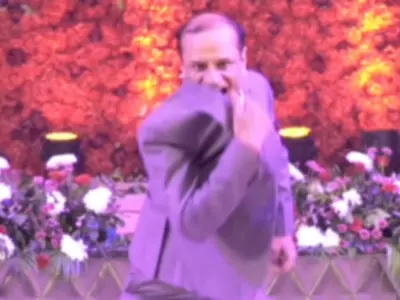 Groom's Father Dances On Badtameez Dil