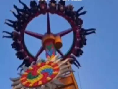 People Get Stuck On Amusement Park Ride In China