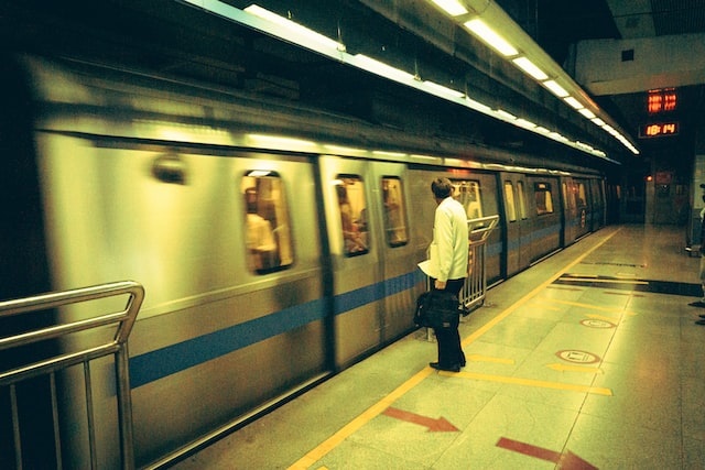 delhi metro driver played haryanvi song viral video