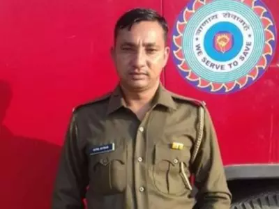 Fire breaks out in haryana thread mill fireman save tiranga viral video 