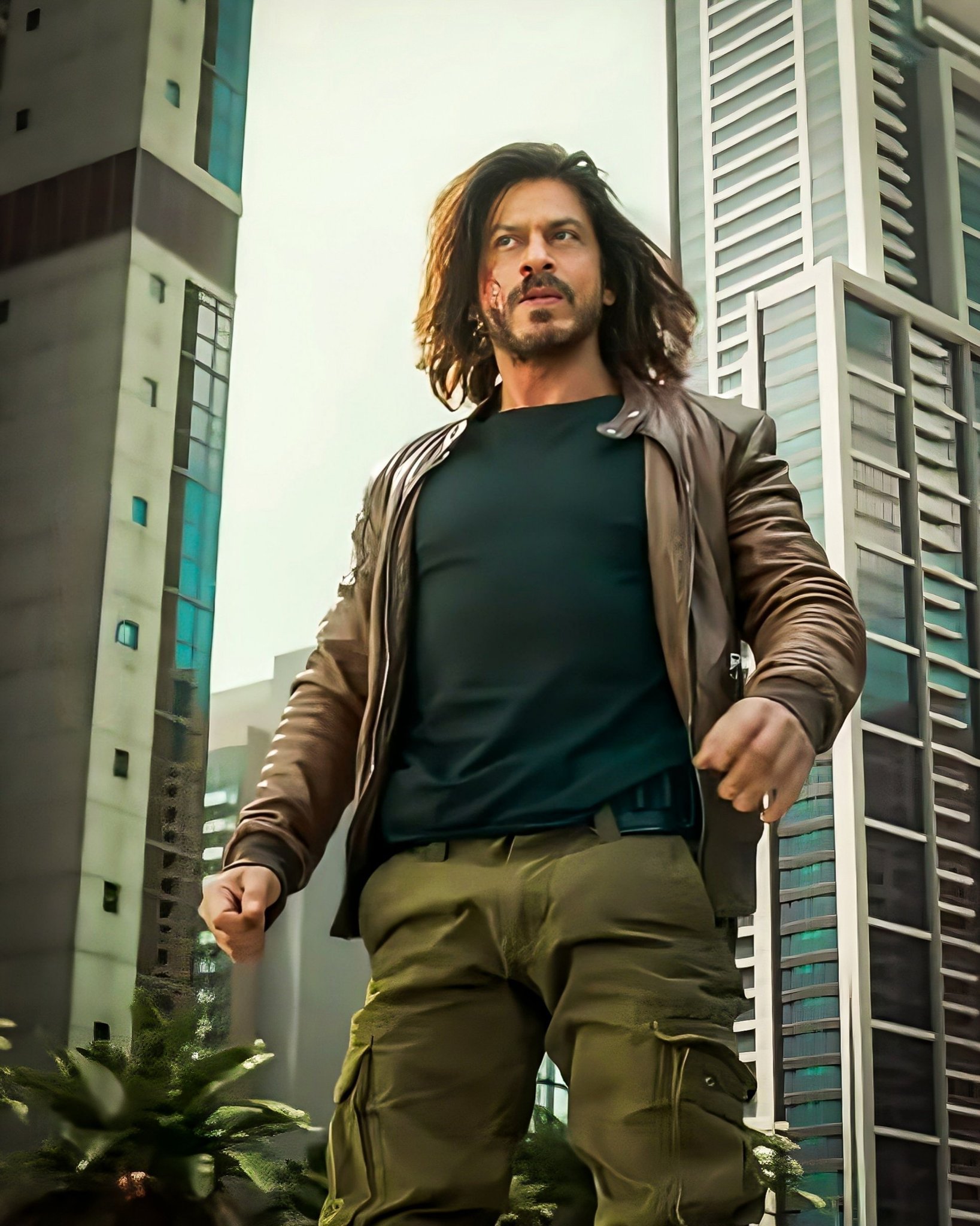 Shah Rukh Khan's obsession with military pants! | Filmfare.com