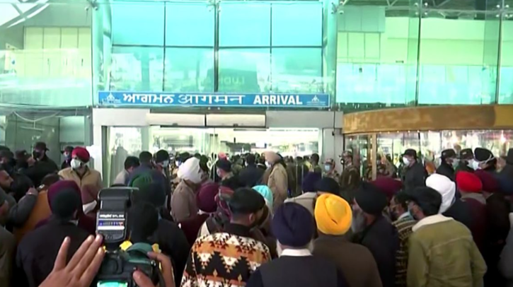 Scoot Airline Amritsar Singapore Flight takes off without 35 passenger 