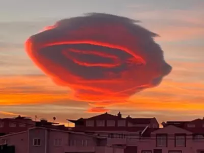 UFO-Like Cloud Forms In Turkey