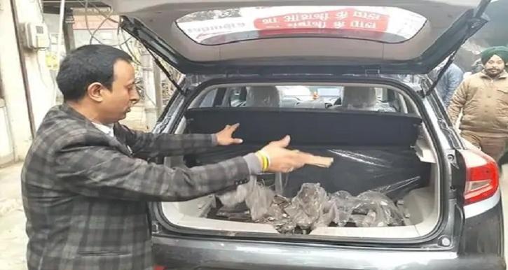 Unhappy Man Convert Car Into Dustbin