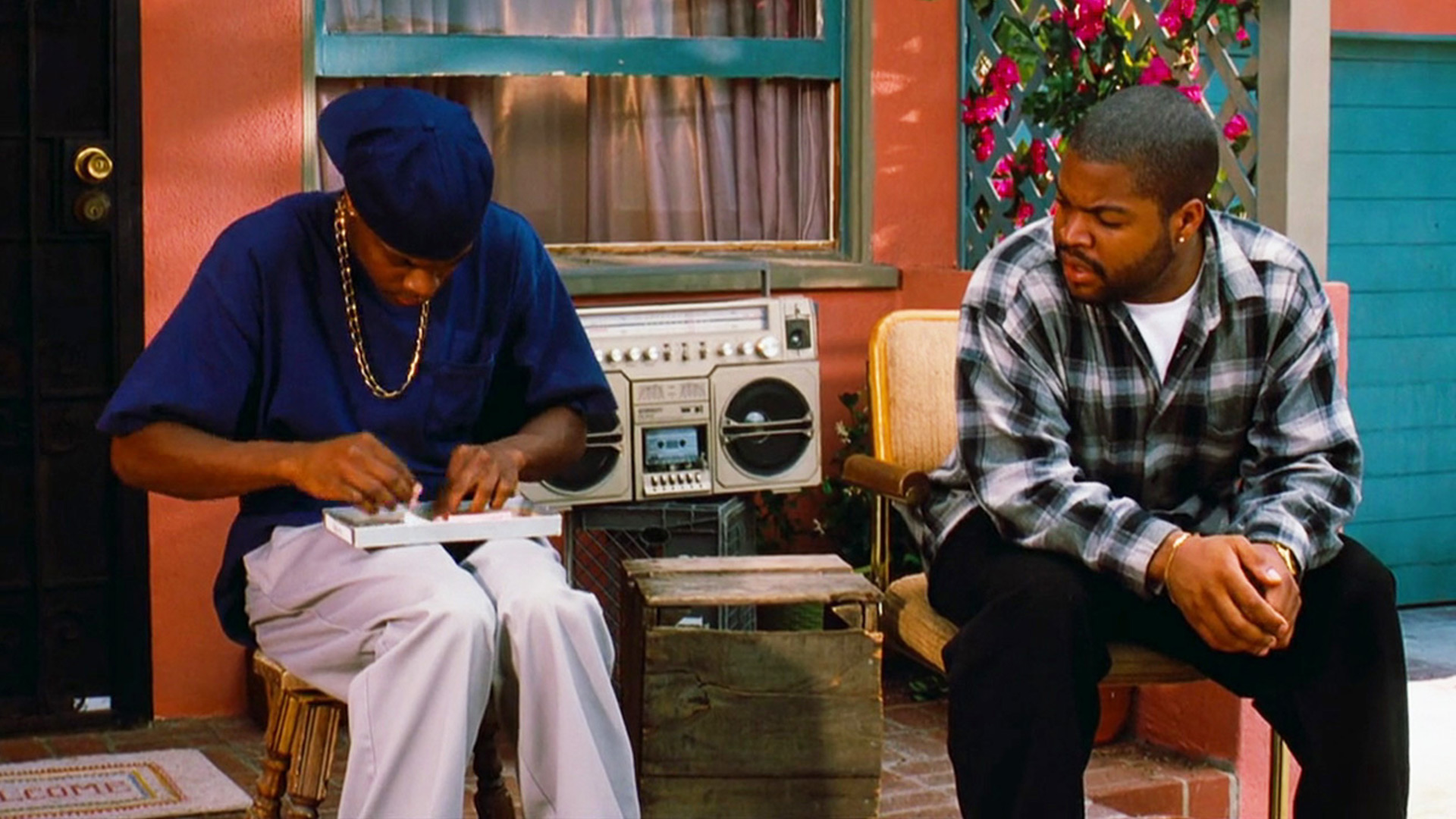 Friday them. Айс Кьюб 1995. Пятница фильм 1995. Фильм пятница Ice Cube. Ice Cube Chris Tucker.