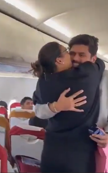 man proposes woman on Air India Flight Viral Video 