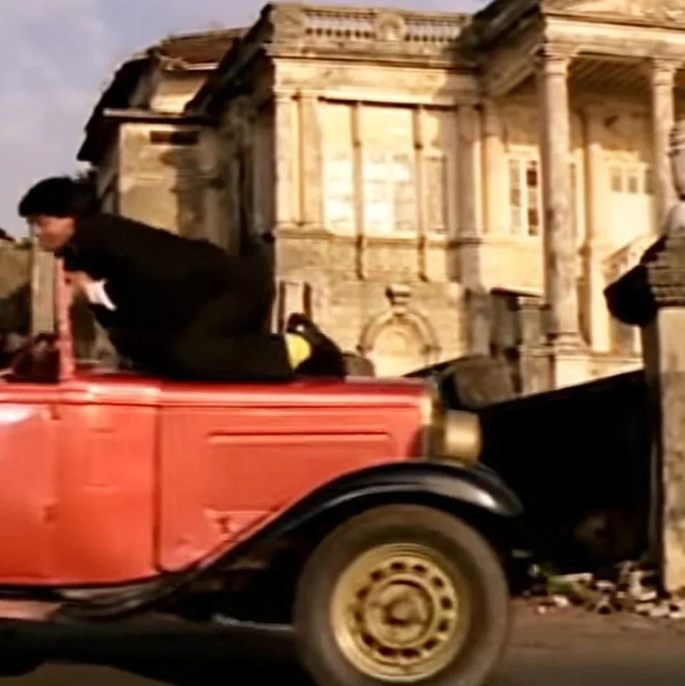 &lsquo;OG Manifestor&rsquo;: Fans Revisit Old Video Of Young SRK Dancing In Front Of Mannat Who He Owns Now