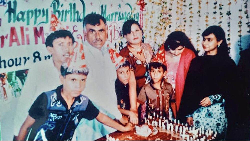 All 9 members of this Pakistani family have the same birthday
