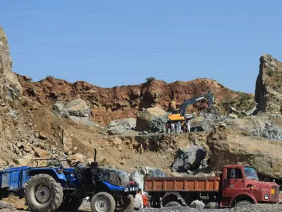 A busy quarry in Baramulla