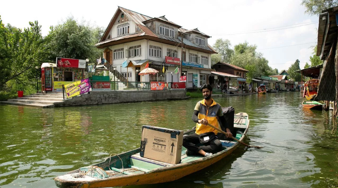 Amazon Floating Store Srinagar Dal Lake