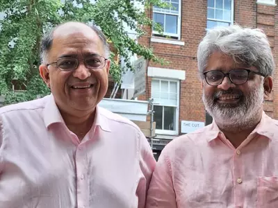 An Indian And A Pakistani Have Been Classmates In Cambridge For 31 Years, Reunited Again