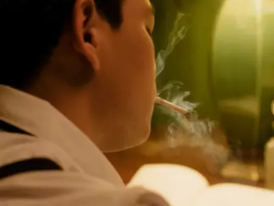 Hong Kong Residents Stare Uncomfortable At Smokers To Ban Tobacco