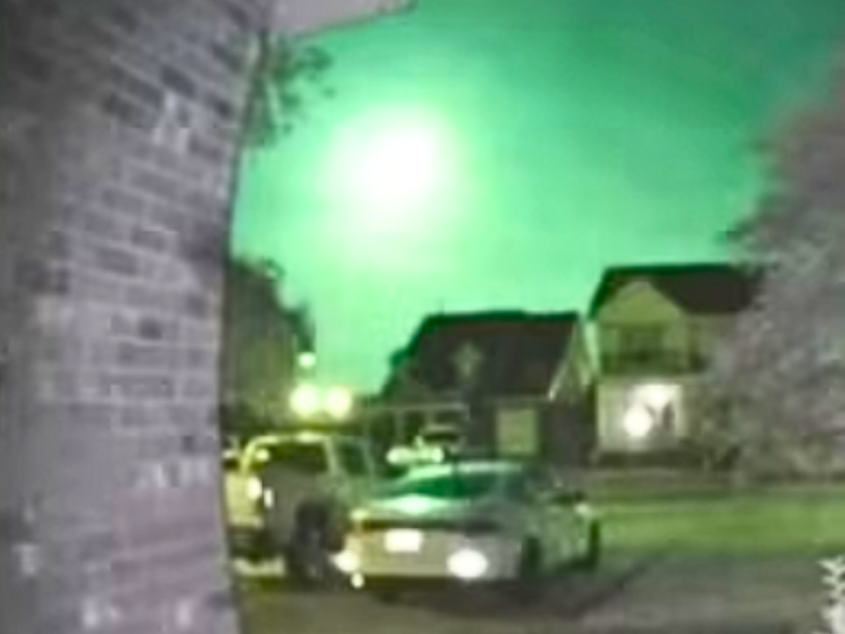 Mysterious Green Fireball Sparks UFO Frenzy