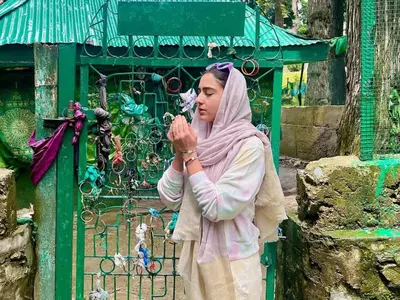 After Visiting Hindu Shrines, Sara Ali Khan Seeks Blessings At A Kashmiri Dargah; Fans React