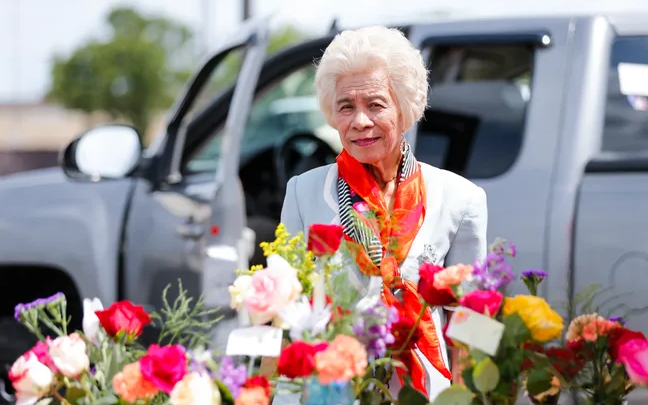 Through her flower stand, a Missouri widow continues a sweet tradition