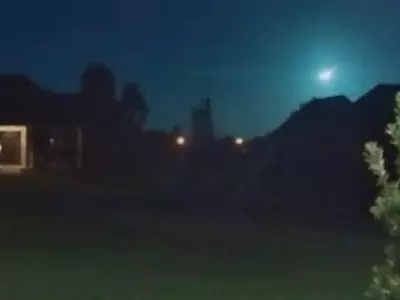 US Night Sky Lights Up With Green Meteors