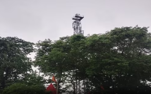 A man climbs a 100 foot tower demanding to marry the girl of his choice.