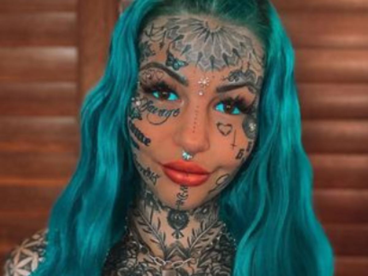 Woman with tattoo 'addiction' inks eyeballs blue