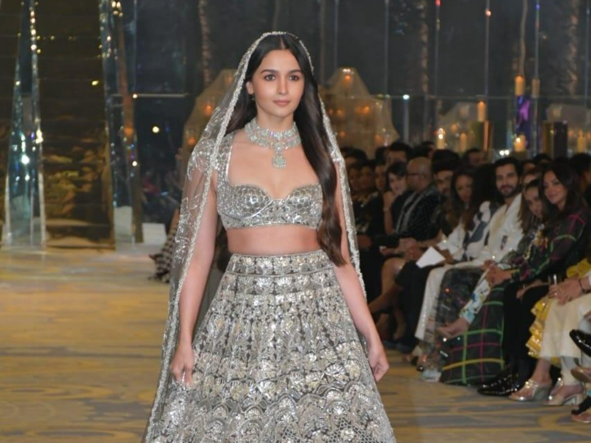 From Alia Bhatt to Deepika Padukone: Who wore what to Manish Malhotra's  bridal couture show | The Times of India