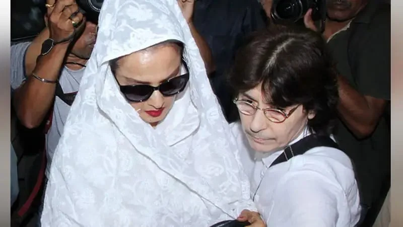Rekha Is In A Live-in Relationship With Her Manager Farzana, Reveals Actor’s Shocking Biography