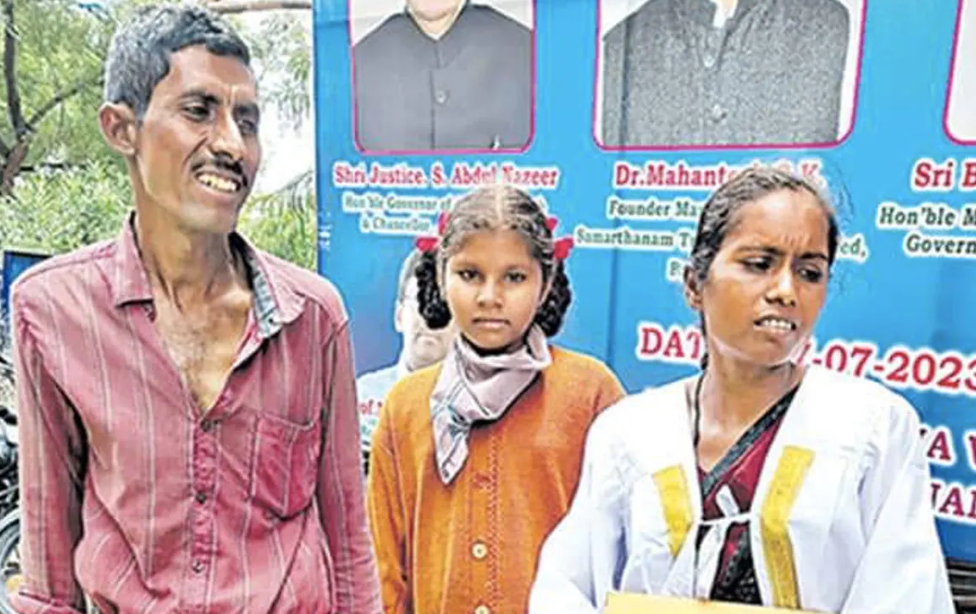 andhra pradesh daily wage laborer gets Phd in chemistry  