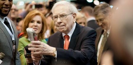 What Warren Buffett Learnt From His First Job Of Delivering Newspapers At The Age of 13