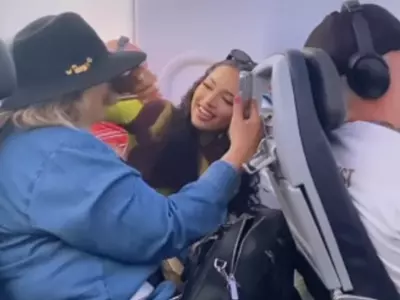 An Elderly Passenger's Makeup Session On An Airplane Melts The Internet