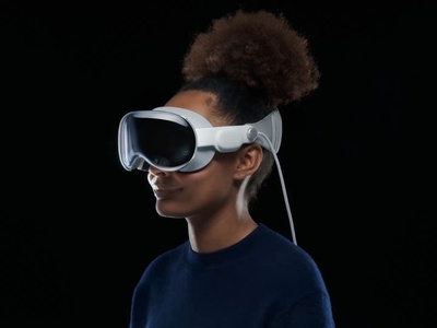 Step Into The Future: Apple Unveils Apple Vision Pro Mixed Reality Headset