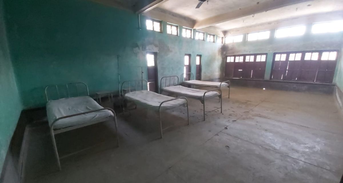 Crumbling Ceilings, Broken Windows, Lack Of Drinking Water, Dysfunctional Toilets And Missing Medical Equipment Are Some Of The Issues Plaguing Koiripur Phc 
