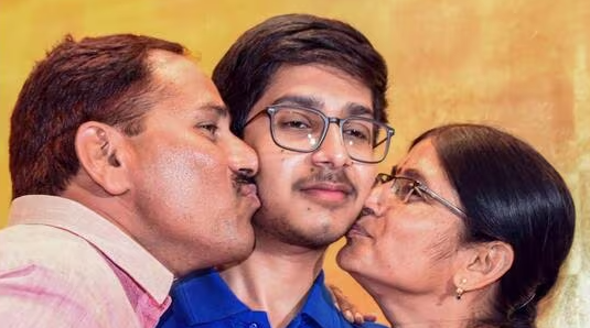 JEE Advanced 2023 AIR 1 Vavilala Chidvilas Reddy toppers list 