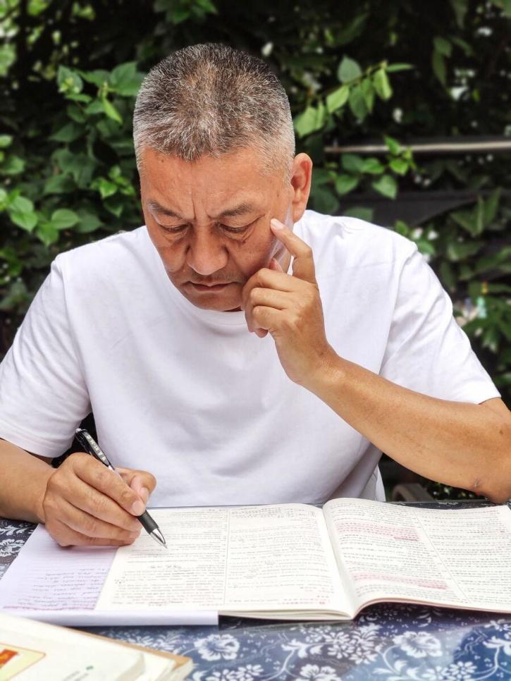 56-year-old Chinese Millionaire Sits For Country's Toughest Exam For The 27th Time
