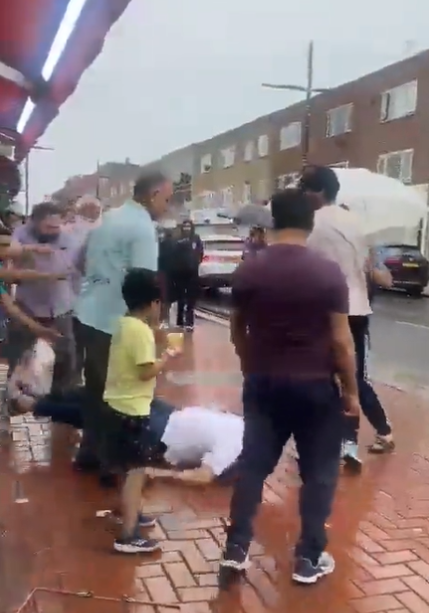 People fight over mangoes in London