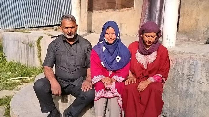 Insha Mustaq scored 74% marks in 12th after losing her eyesight