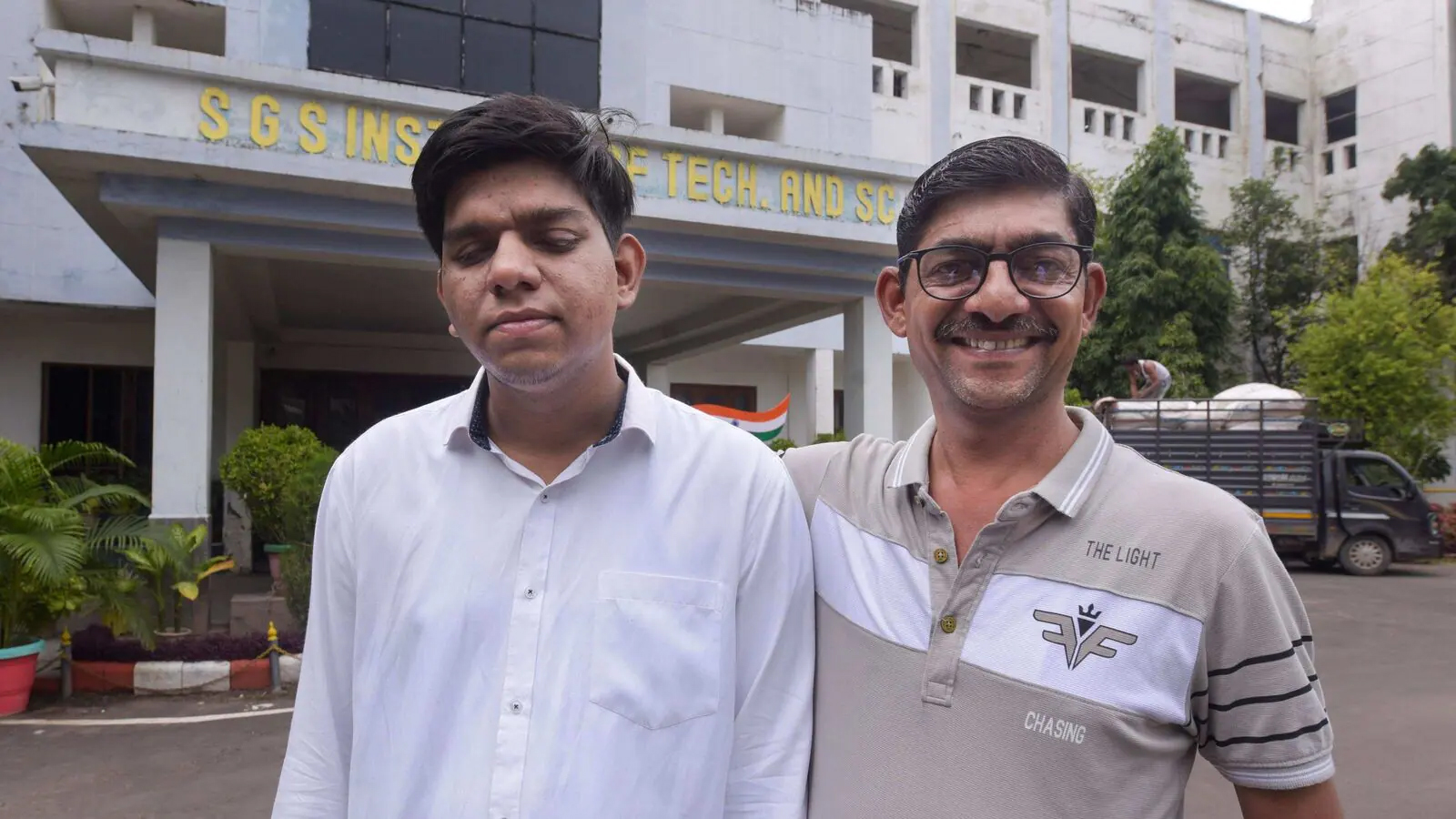 Visually impaired Yash got a package of 47 lakhs in Microsoft