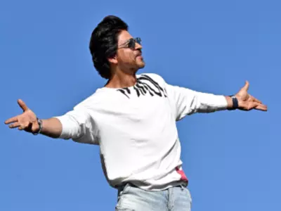From Answering If He Has Quit Smoking And Does 'Ghar Ka Kaam', Here's Best #AskSRK Session