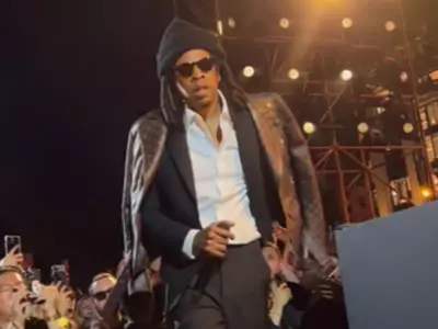 Jay-Z Sings Mundian To Bach Ke Rahi